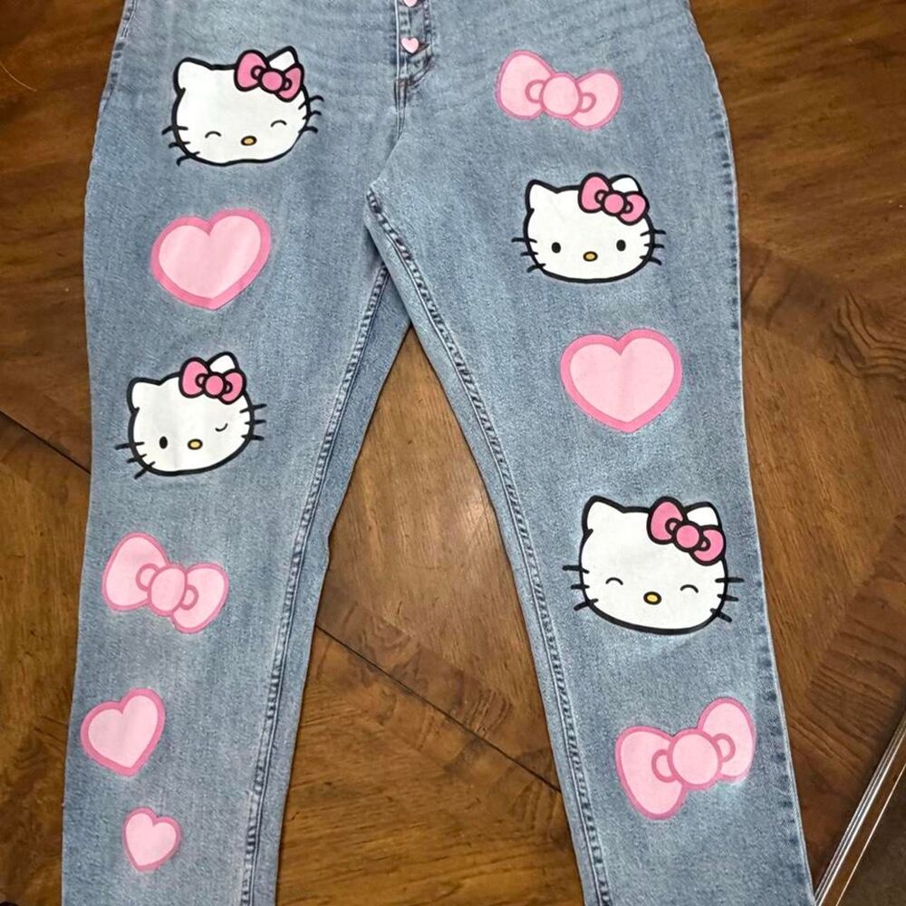Hello Kitty by Sanrio light wash jeans in women’s size 20